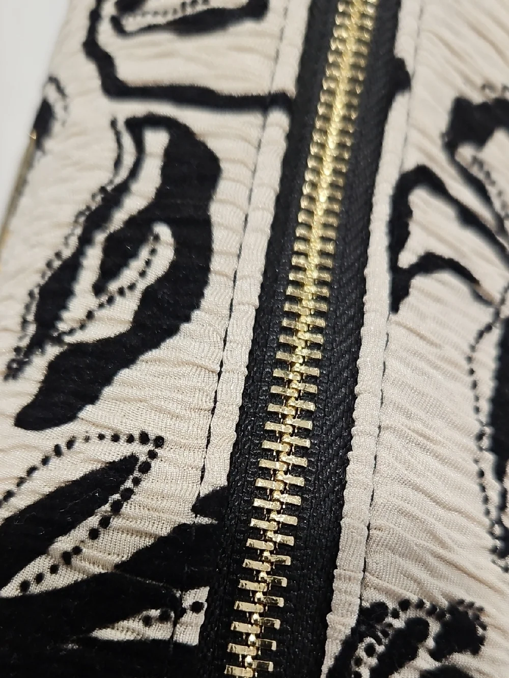 NWT Vince Camuto Black & Cream Floral Cosmetic Bag